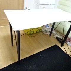 白いテーブルの画像