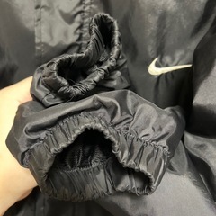 Nike ナイロンジャケット　黒　sの画像
