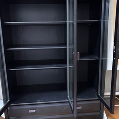ガラス扉本棚の画像