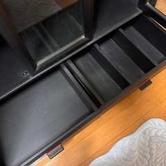 ガラス扉本棚の画像