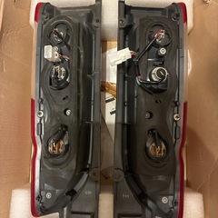 ハイエースバン純正
テールランプの画像