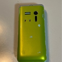 au W61SA SANYO 携帯電話 グリーン ガラケーの画像