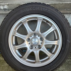お得❗️1ヶ月しか履いてないYOKOHAMAスタッドレスタイヤホイール４本セット205/55R16の画像