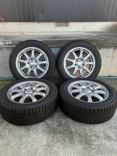 【決まりました】お得❗️1ヶ月しか履いてないYOKOHAMAスタッドレスタイヤホイール４本セット205/55R16