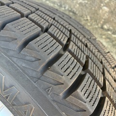お得❗️1ヶ月しか履いてないYOKOHAMAスタッドレスタイヤホイール４本セット205/55R16の画像