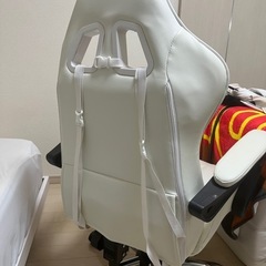 リクライニング　ゲーミングチェアの画像