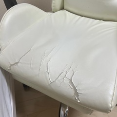 リクライニング　ゲーミングチェアの画像