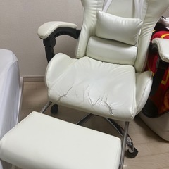 リクライニング　ゲーミングチェアの画像
