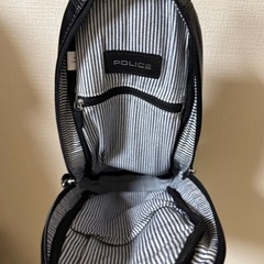 POLICE レザー調 ボディーバッグの画像