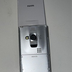WIN 折りたたみ式携帯電話 シルバーの画像
