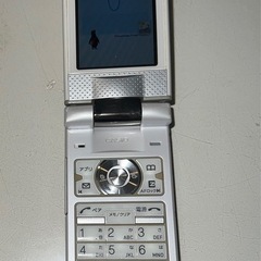 WIN 折りたたみ式携帯電話 シルバーの画像
