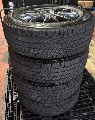 ヤリスクロス　カローラ系　３５０００円　アルミホイルつきスタッドレスタイヤ（ブリジンストン）　４本セット　バリ山