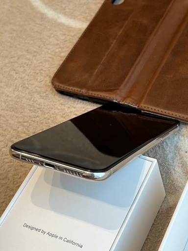 中古 SIMフリーiPhone XS シルバー512GB バッテリー最大容量95%
