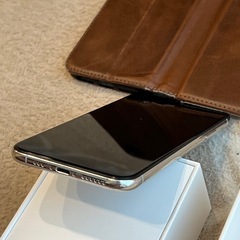 中古 SIMフリーiPhone XS シルバー512GB バッテリー最大容量95%の画像