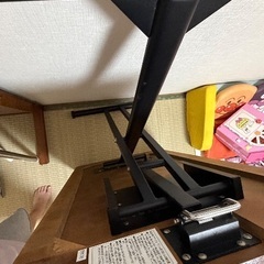 高さ調節できる机の画像