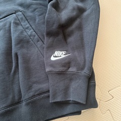 NIKE フード付きパーカー メンズ ブラックの画像