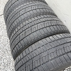 215/55/17冬トーヨーの画像