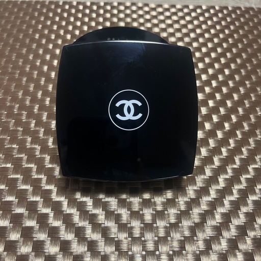新品CHANELフェイスパウダー