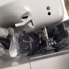 極上美品　ミシン　動作完璧　LED　コンパクトミシンの画像