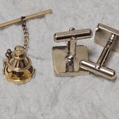 GIVENCHY ジバンシー ピンブローチ Pierre Cardin カフスの画像