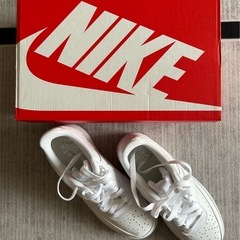 NIKEスニーカー23センチの画像