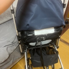 aprica ベビーカーの画像