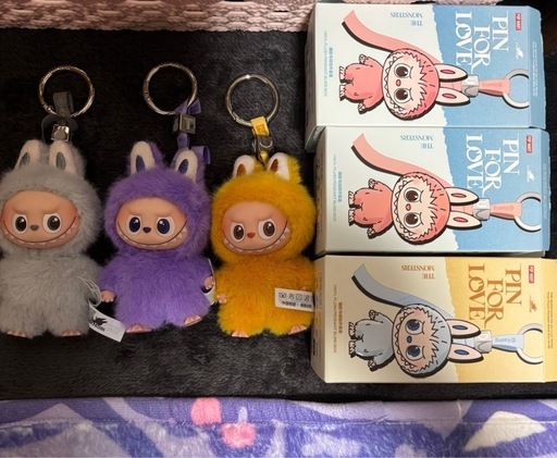 ① お取り置き中　イニシャル　ラブブ　正規品