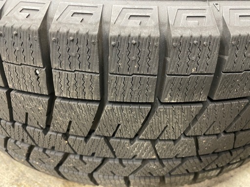 [バリ溝・2022年製]205/60R16 ヴォクシー ノア プリウスα スタッドレスタイヤセット 