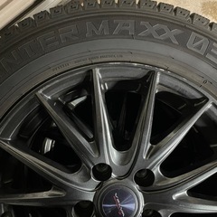 [バリ溝]205/60R16 ヴォクシー ノア プリウスα スタッドレスタイヤセット の画像