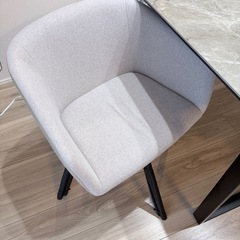 美品ダイニングテーブル椅子2脚セット
の画像