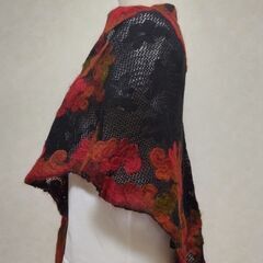 ストール　黒×赤の画像