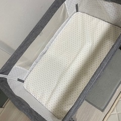 折りたたみベビーベッド
の画像