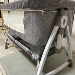 折りたたみベビーベッド
の画像
