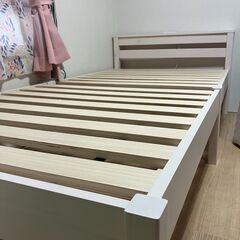 【美品！使用６ヶ月】シングルベッド（3分で組立完了・ネジ無しベッド・コンセント付き）の画像