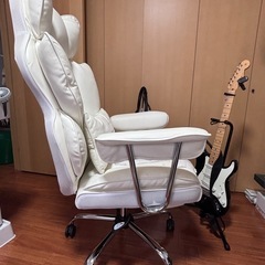 SKYE ゲーミングチェア　ホワイトの画像
