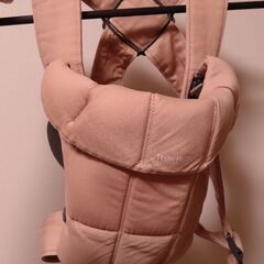 ベビービョルン　ミニ　抱っこ紐　ピンク系の画像