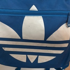 adidas カバンの画像