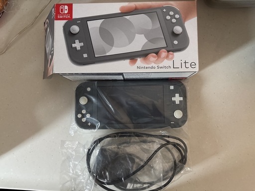 Nintendo switch Lite本体とカバー