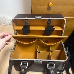 カメラ保管ケースとノートコンピューターかばんの画像