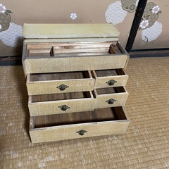 小さな木の収納の画像