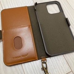 iPhone14 Pro 用 ダークグリーン手帳型ケースの画像
