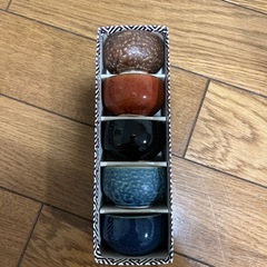 【お譲り先決定】馬スツール、銘々皿2箱、おちょこみたいなやつ2箱の画像