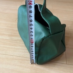 おしゃれな緑のバッグの画像