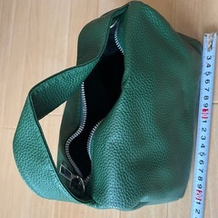 おしゃれな緑のバッグの画像
