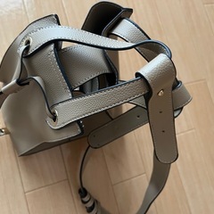 いろんな形に変えて使えることのできるバッグですの画像