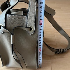 いろんな形に変えて使えることのできるバッグですの画像