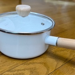 ホーロー鍋と片手なべ の画像