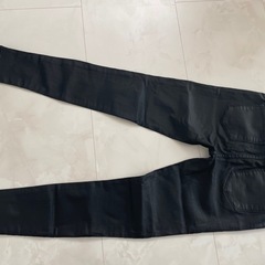 ZARA レザー調パンツの画像