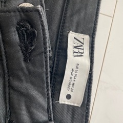 ZARA レザー調パンツの画像