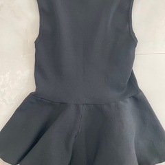 ビジュー付きペプラムトップスの画像